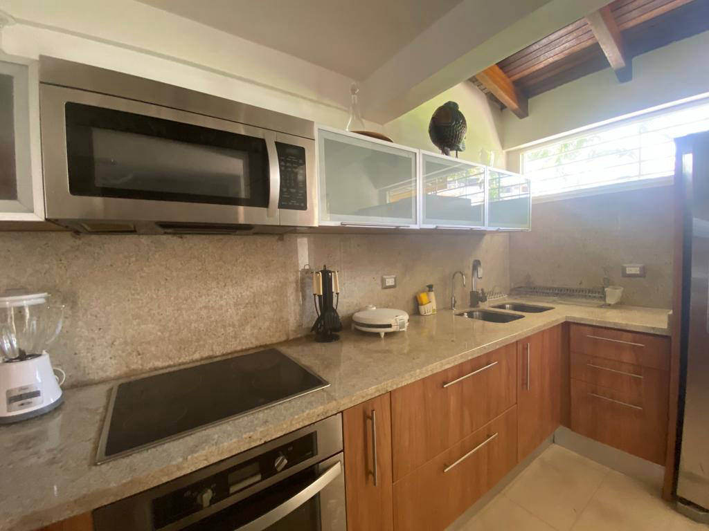 Будинок, 1076 м², 180 000$ — FAKTOR